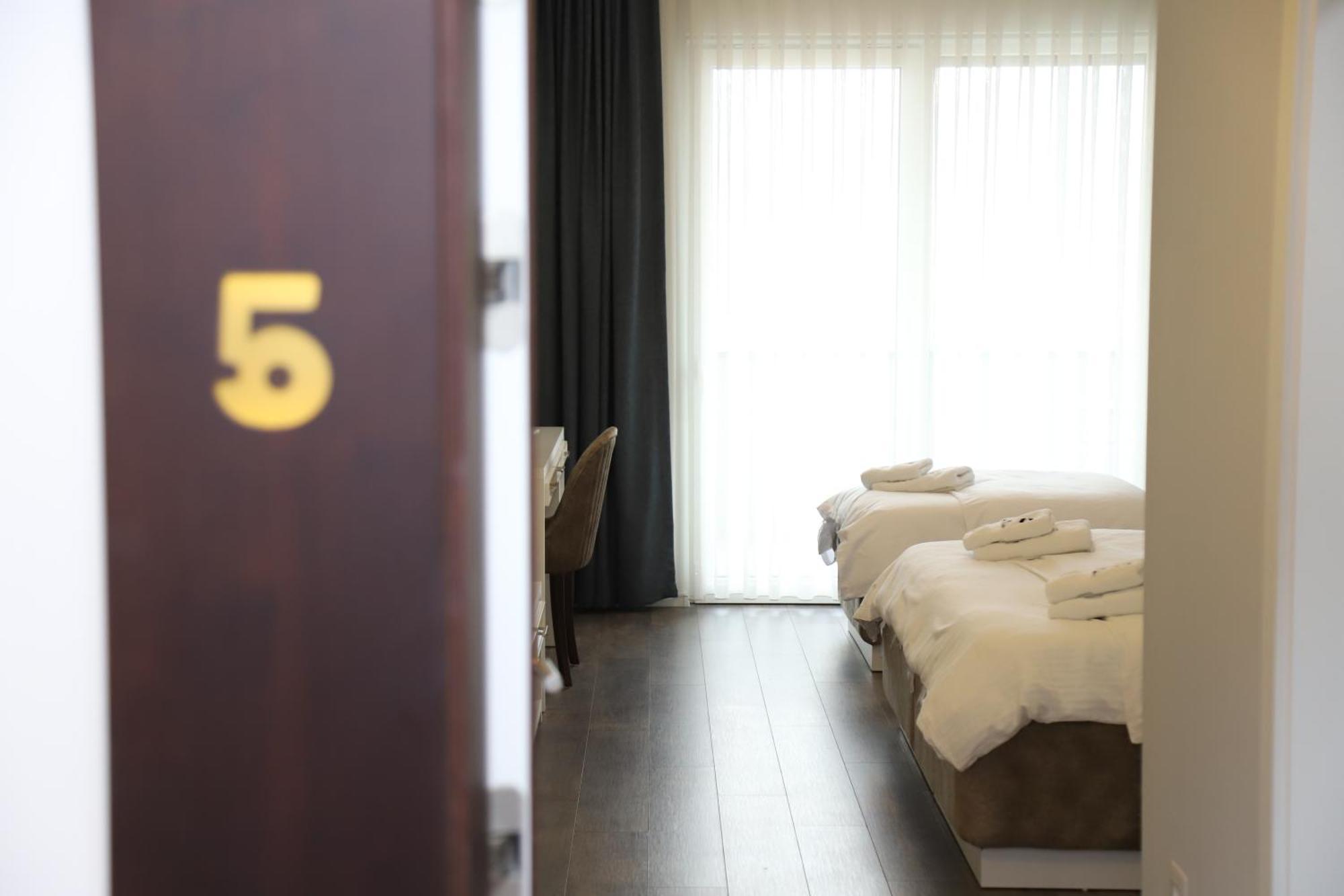 Sky Hotel Prizren Exterior photo