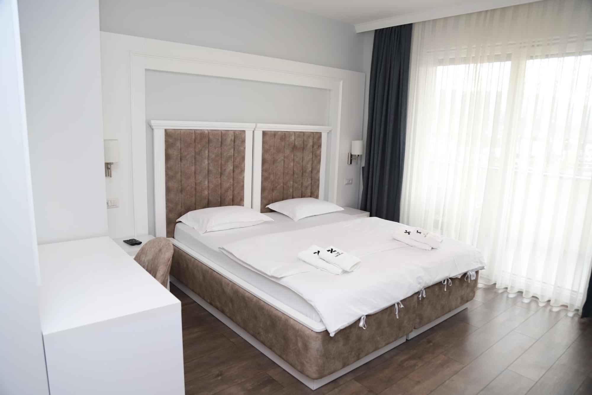 Sky Hotel Prizren Exterior photo