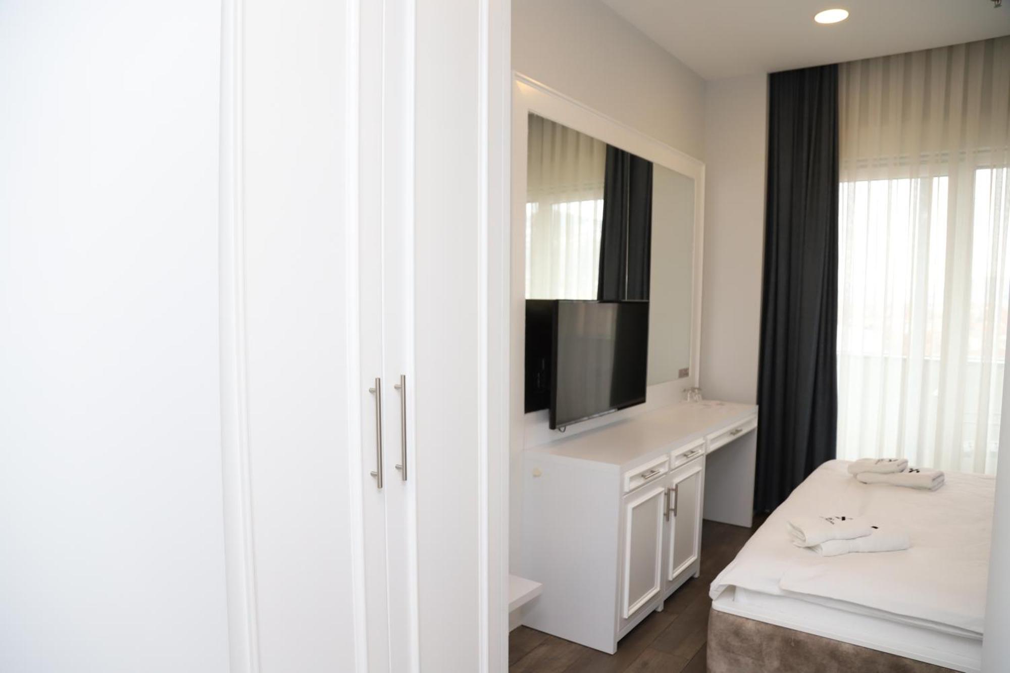Sky Hotel Prizren Exterior photo