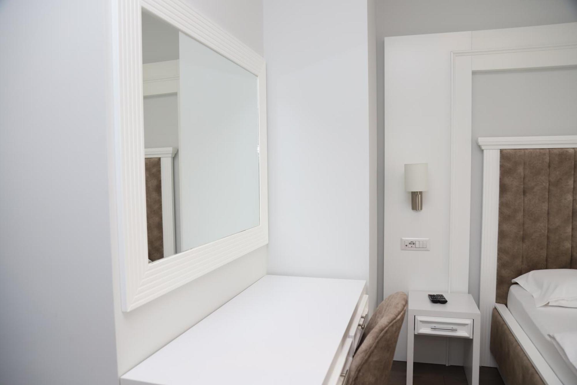 Sky Hotel Prizren Exterior photo